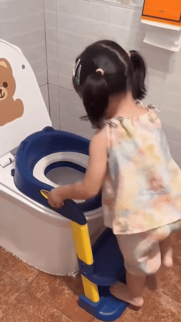 Kinderleiter für sicheren Toilettengang